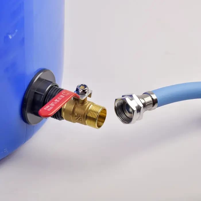 Grotte de raccord de cloison en PVC avec assujeten laiton, kit de connecteur de baril de pluie durab