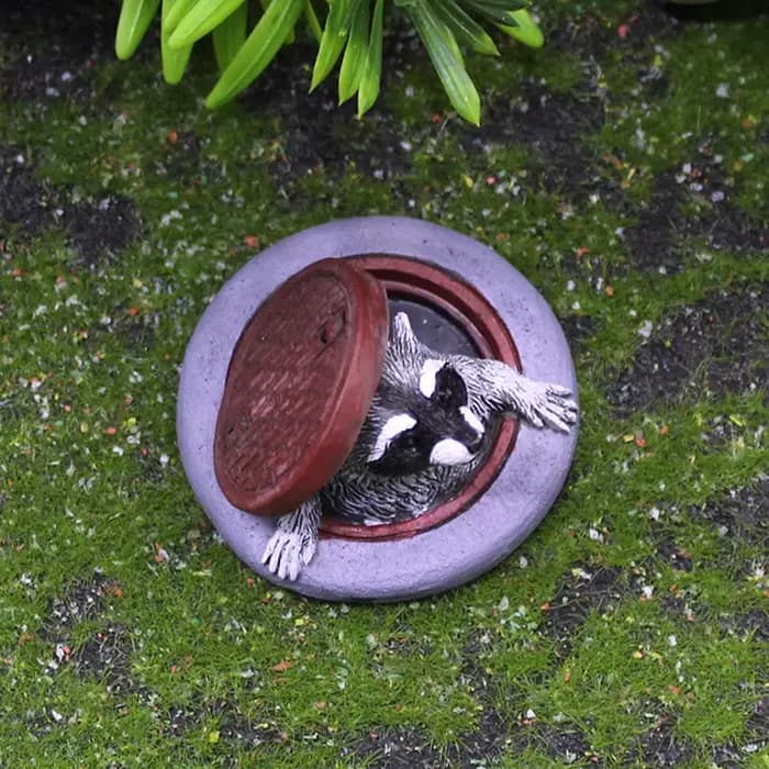 Ornement de raton laveur sous la couverture de trou d'homme, Simulation de micropaysage de jardin, d