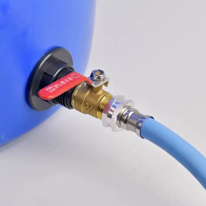 Grotte de raccord de cloison en PVC avec assujeten laiton, kit de connecteur de baril de pluie durab