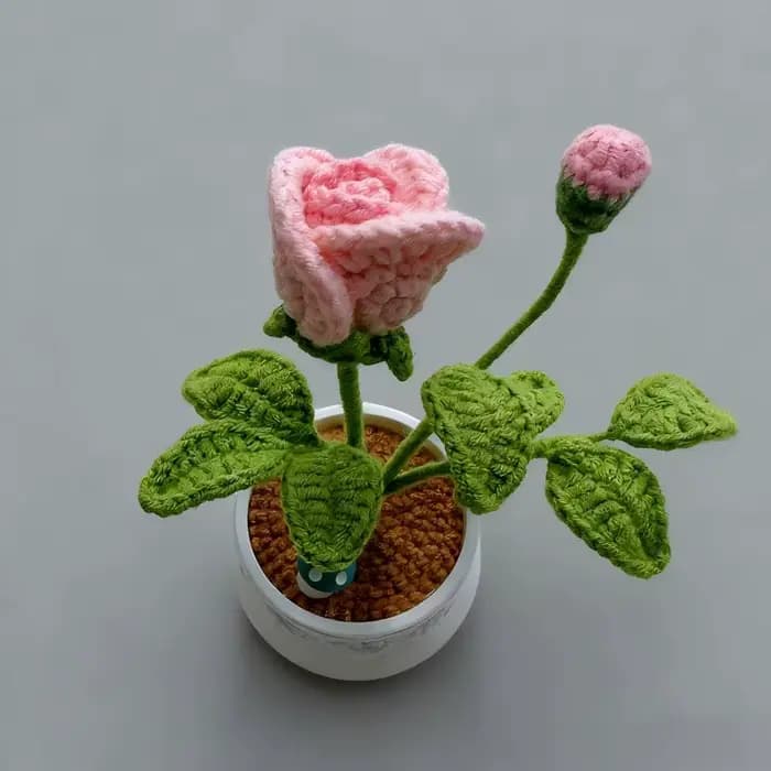 Petite Rose en Pot au Crochet faite à la main