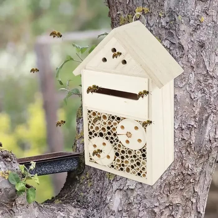Abri en bois naturel pour insectes