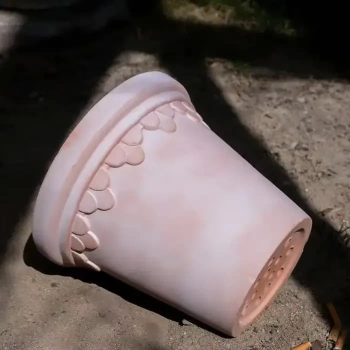 Pot de fleur en poterie rouge