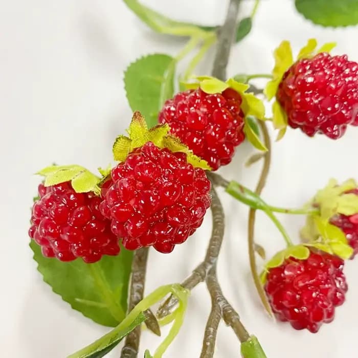 Plante artificielle de framboises rouges
