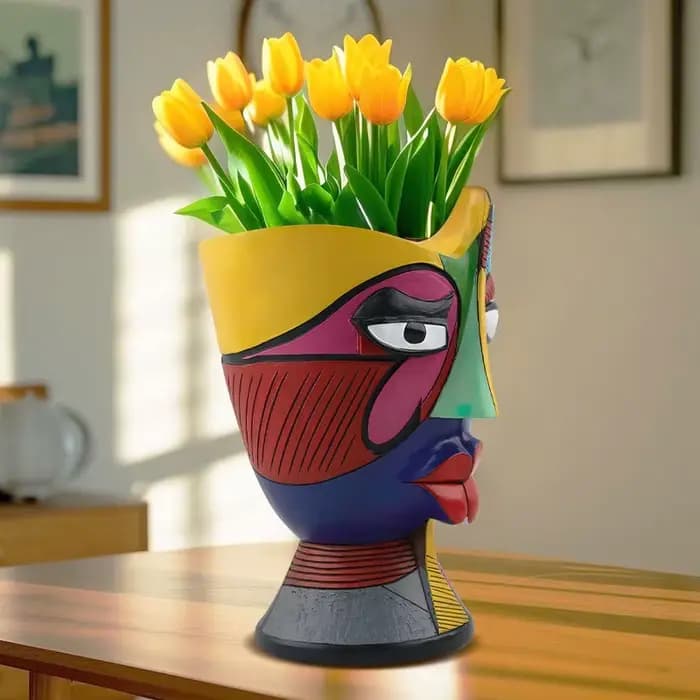 Pot de fleurs abstrait coloré en forme de visage