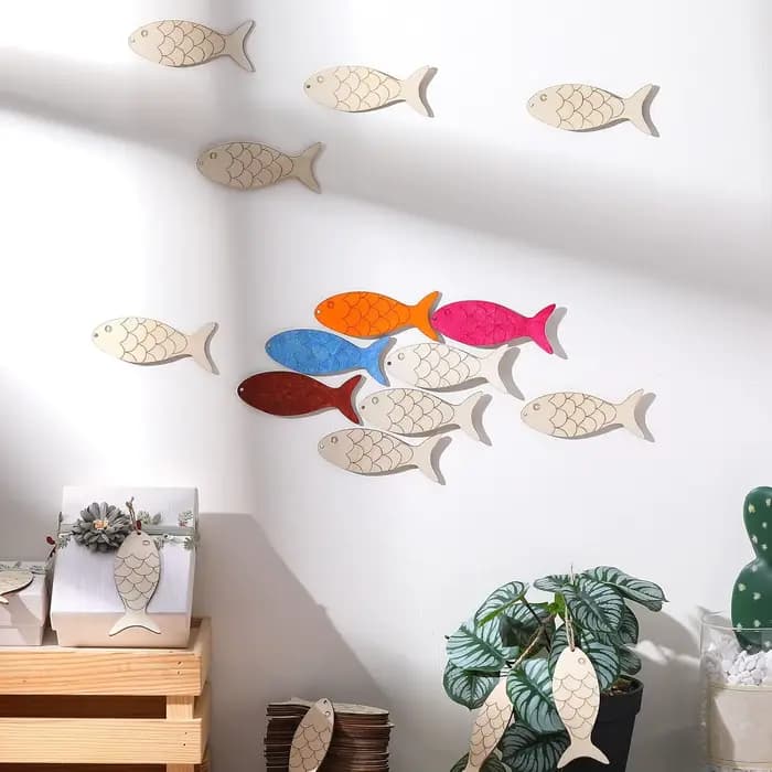Découpes de poisson en bois