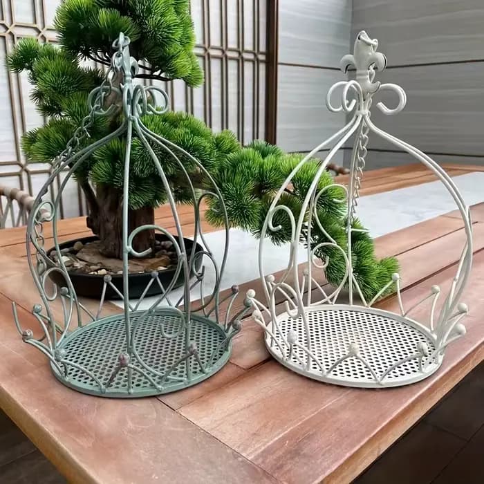 Panier suspendu style couronne antique