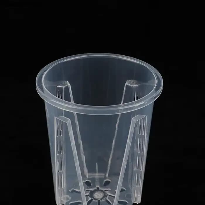 Pot de plante en plastique transparent