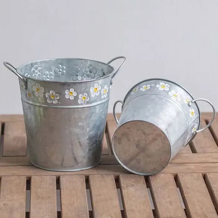 Pot de fleur en fer vintage