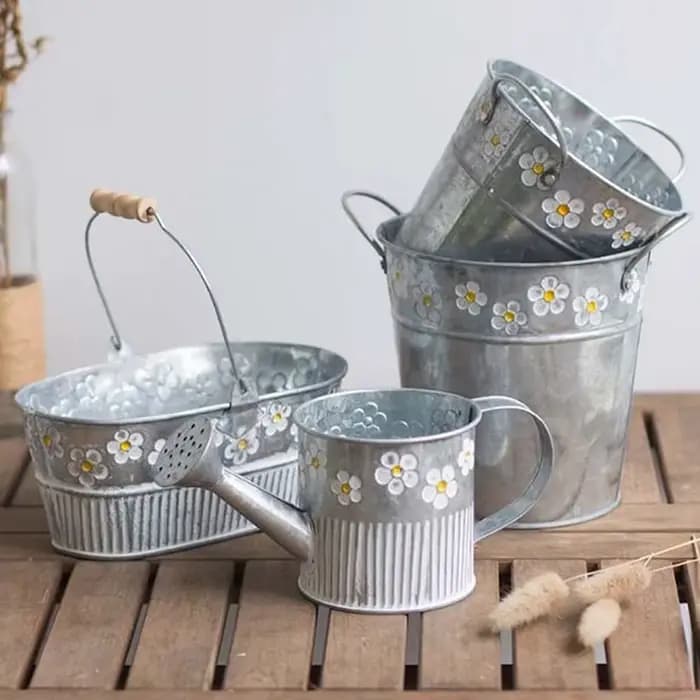 Pot de fleur en fer vintage