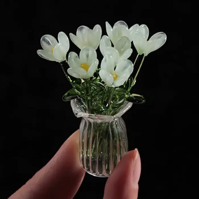 Bouquet de fleurs en verre avec vase