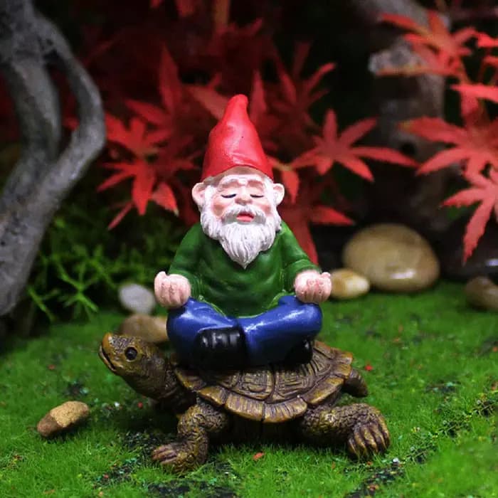 Statue de gnome de jardin peinte à la main