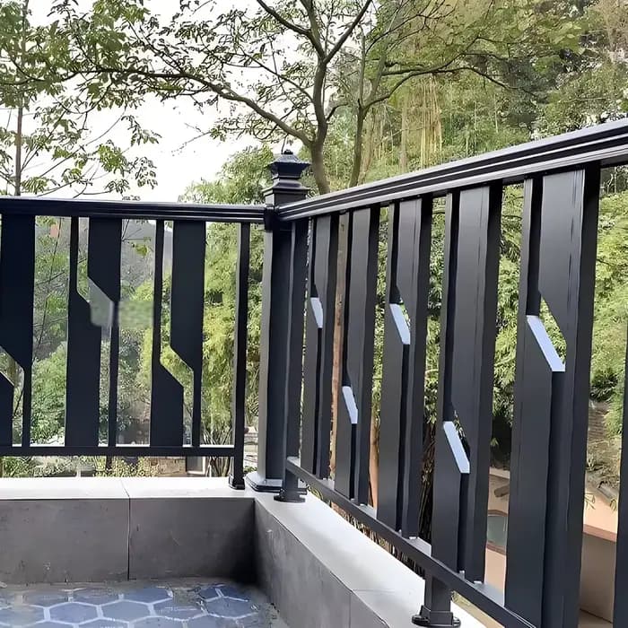 Planche de jardin extérieure tubulaire en aluminium et métal