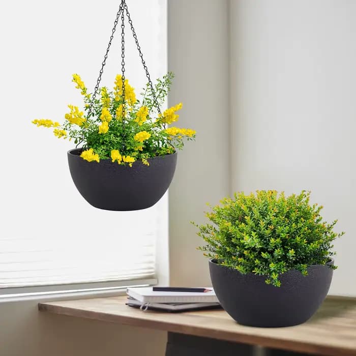 Ensemble de pots de fleurs avec trous de proximité