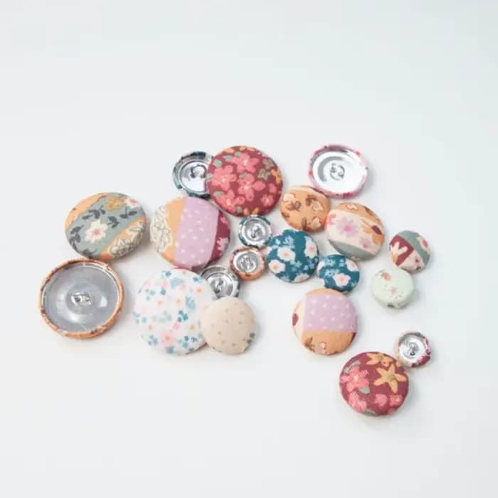 Outil universel pour boutons couverture