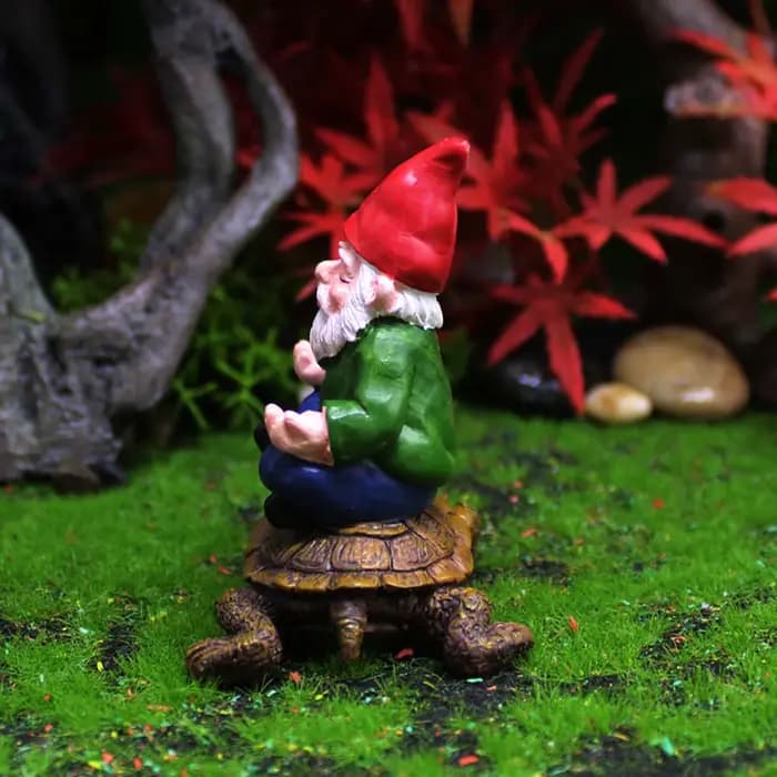 Statue de gnome de jardin peinte à la main