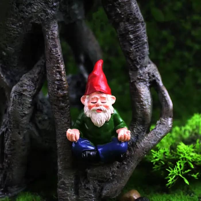 Statue de gnome de jardin peinte à la main