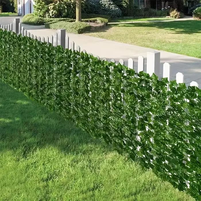 Clôture en fausses feuilles de lierre