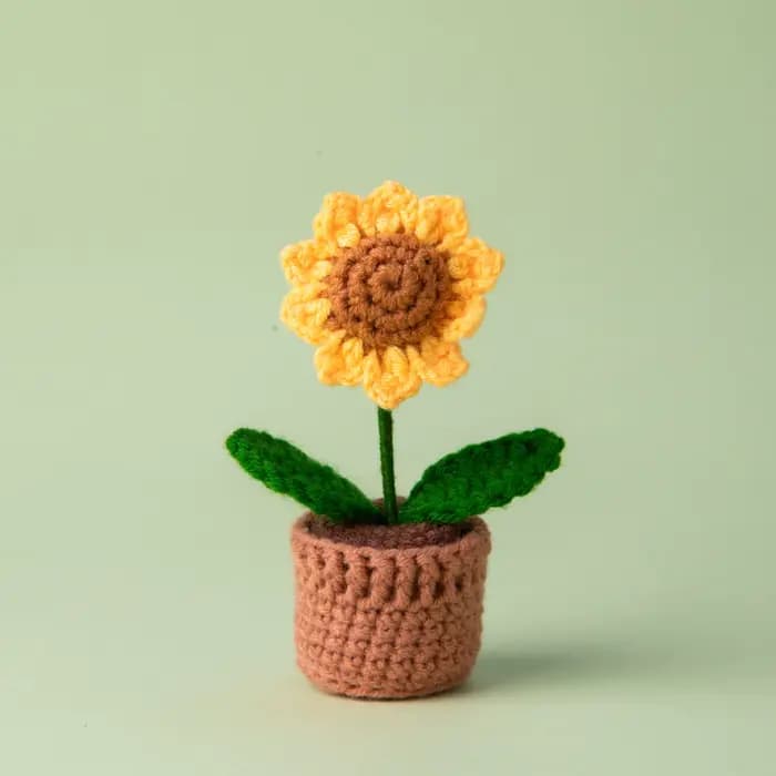Nouveau pot de tournesol au crochet
