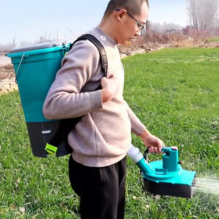 Épandeur d'engrais automatique à dos