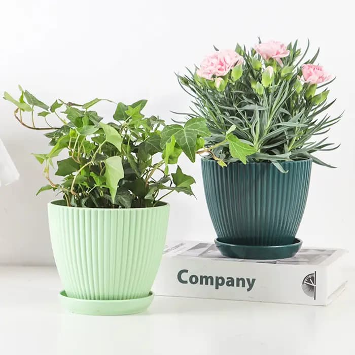 Pot de fleurs en résine avec plateau