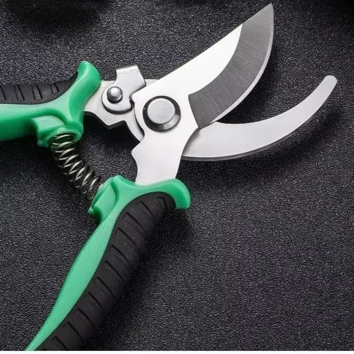 Outil de jardinage professionnel