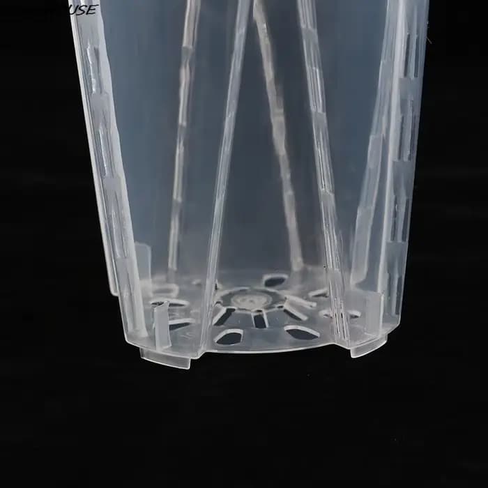 Pot de plante en plastique transparent
