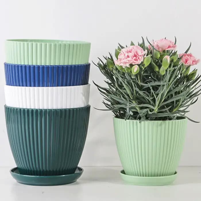 Pot de fleurs en résine avec plateau