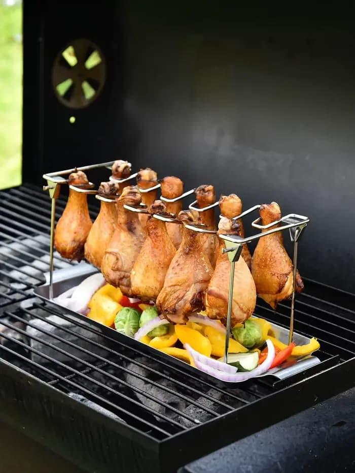Support de jambe de poulet pour gril avec plateau d'égouttage, support d'aile de poulet à 14 fentes, support de baguettes de poulet en acier inoxydable de qualité supérieure pour fumeur