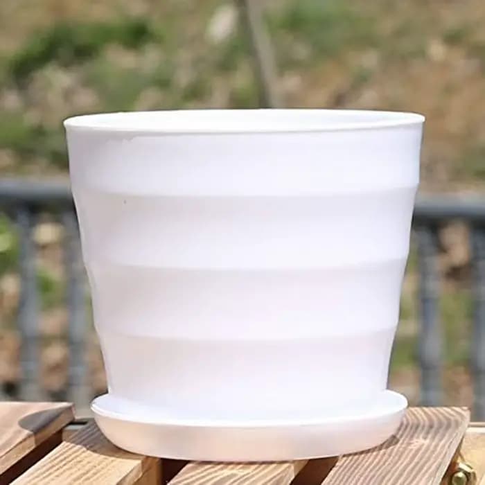Pot de fleurs en plastique multicolore