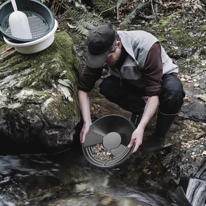 Bassin de poêle d'or en plastique