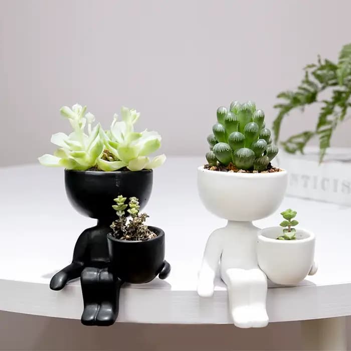 Pot de fleur en céramique humanoïde créatif