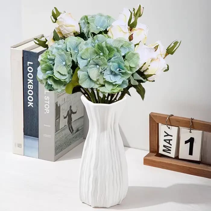 Vases en plastique style crème pour plantes et fleurs