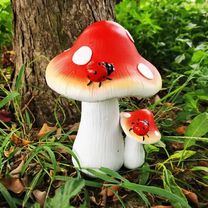 Statue de jardin fantaisiste en forme de champignon et de coccinelle : résine vive pour l'extérieur,