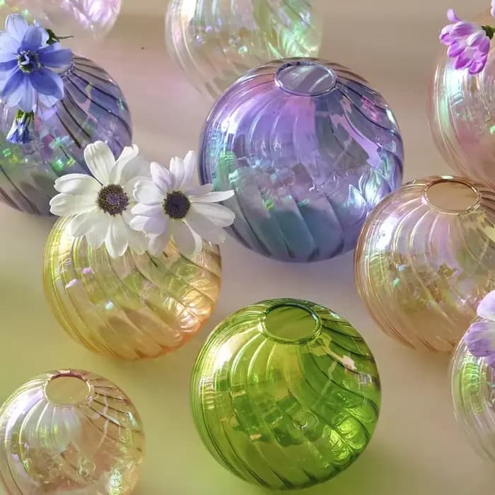 Vases boule irisés pour la décoration intérieure