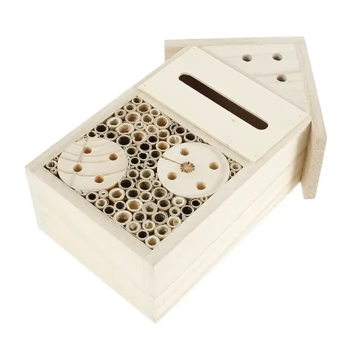 Abri en bois naturel pour insectes