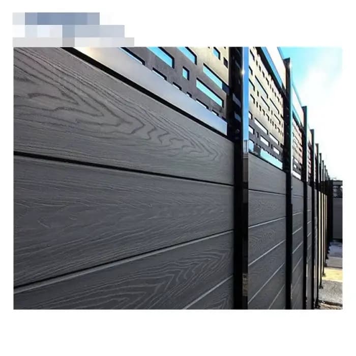 Poteau de clôture composite bois-plastique