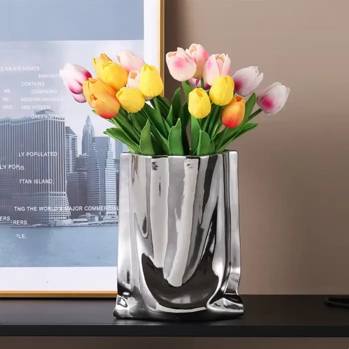 Vase à fleurs en céramique argenté à volants