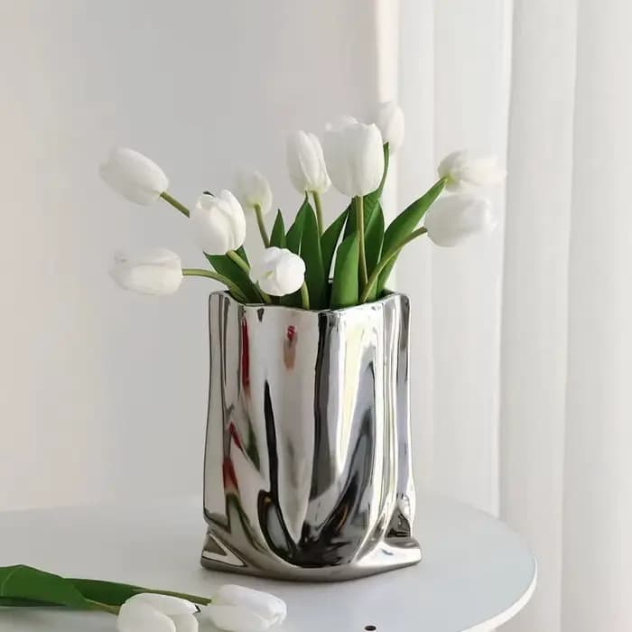 Vase à fleurs en céramique argenté à volants