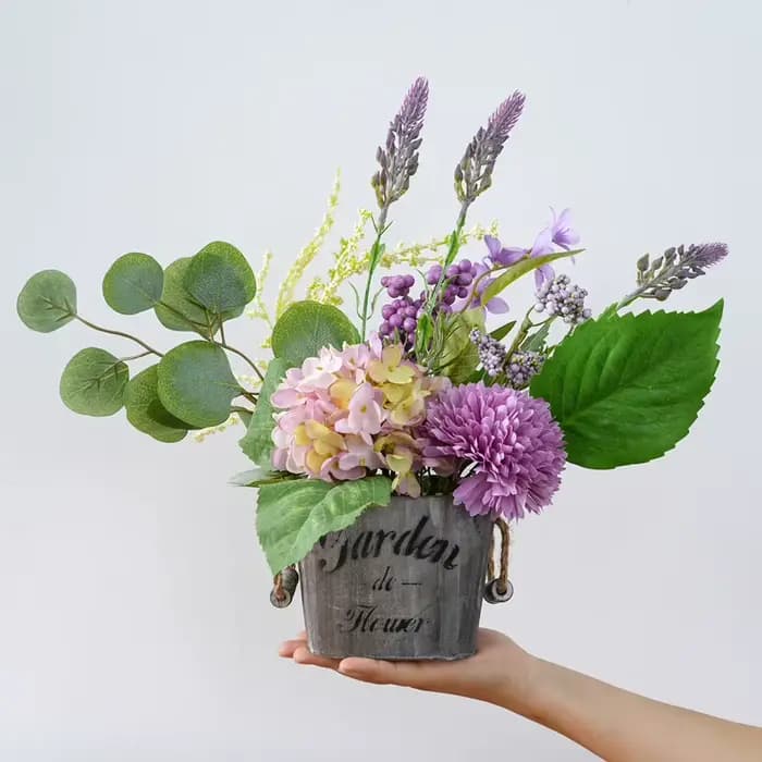 Plantes en pot vertes artificielles