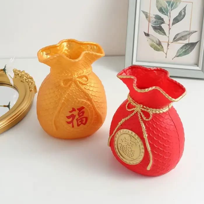 Vase en plastique en forme de sac porte-bonheur rouge/doré