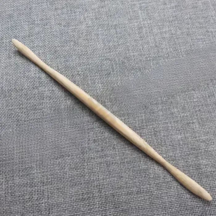 Poterie en argile violette, outils spéciaux de fabrication, bricolage fait à la main pour faire du théière en céramique, théière de nettoyage du mur intérieur, outil de grattage du fond