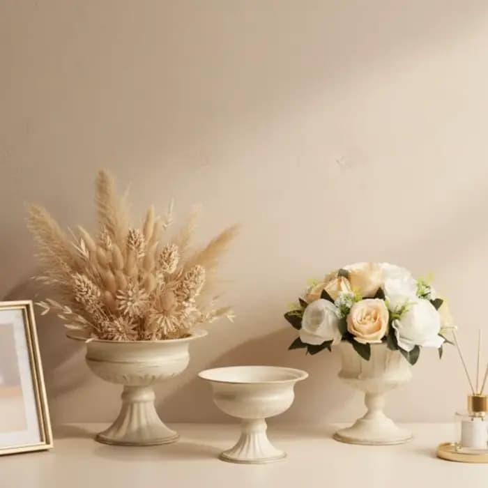 Pot de fleurs vintage en métal blanc