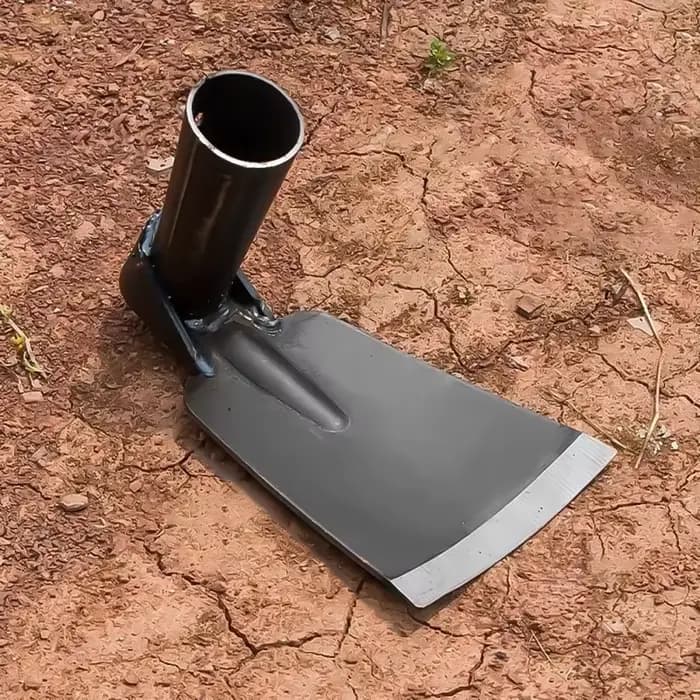 Petite houe de jardinage pour creuser la terre