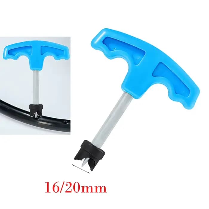 Outil agricole perforateur de trous pour tuyaux PE