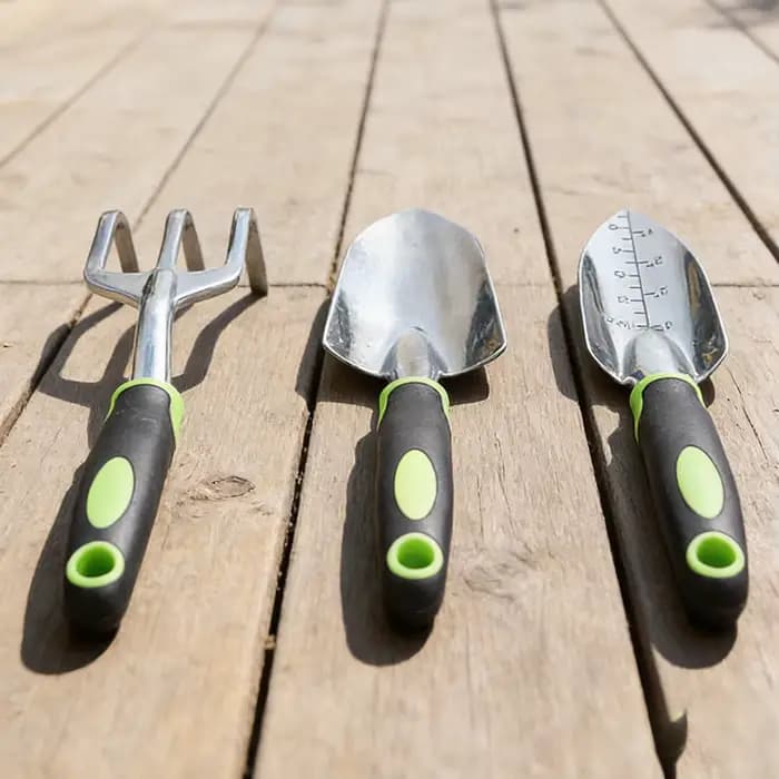 Nouvel Outil de Jardinage : Truelle à Main et Râteau avec Manche Ergonomique