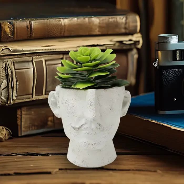 Pot de fleurs en résine personnalisé avec un design de moustache ludique
