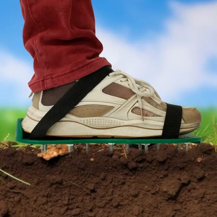 Aérateur de pelouse chaussures à pointes