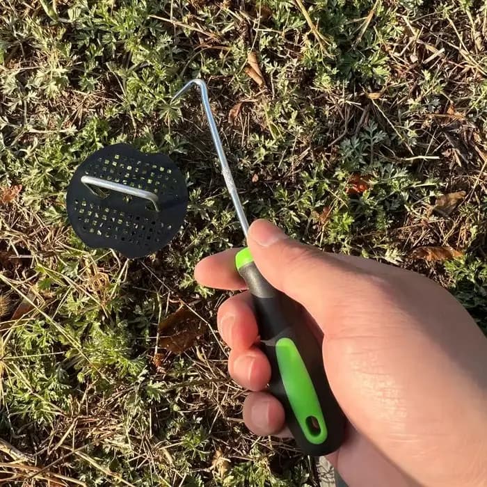 Outil de jardinage portable en métal robuste en forme de U pour le désherbage et l'élimination du sol
