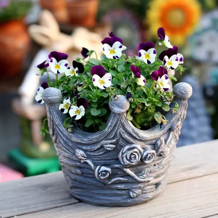 Pot de fleur en forme de couronne