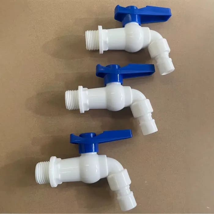 Adaptateur de réservoir